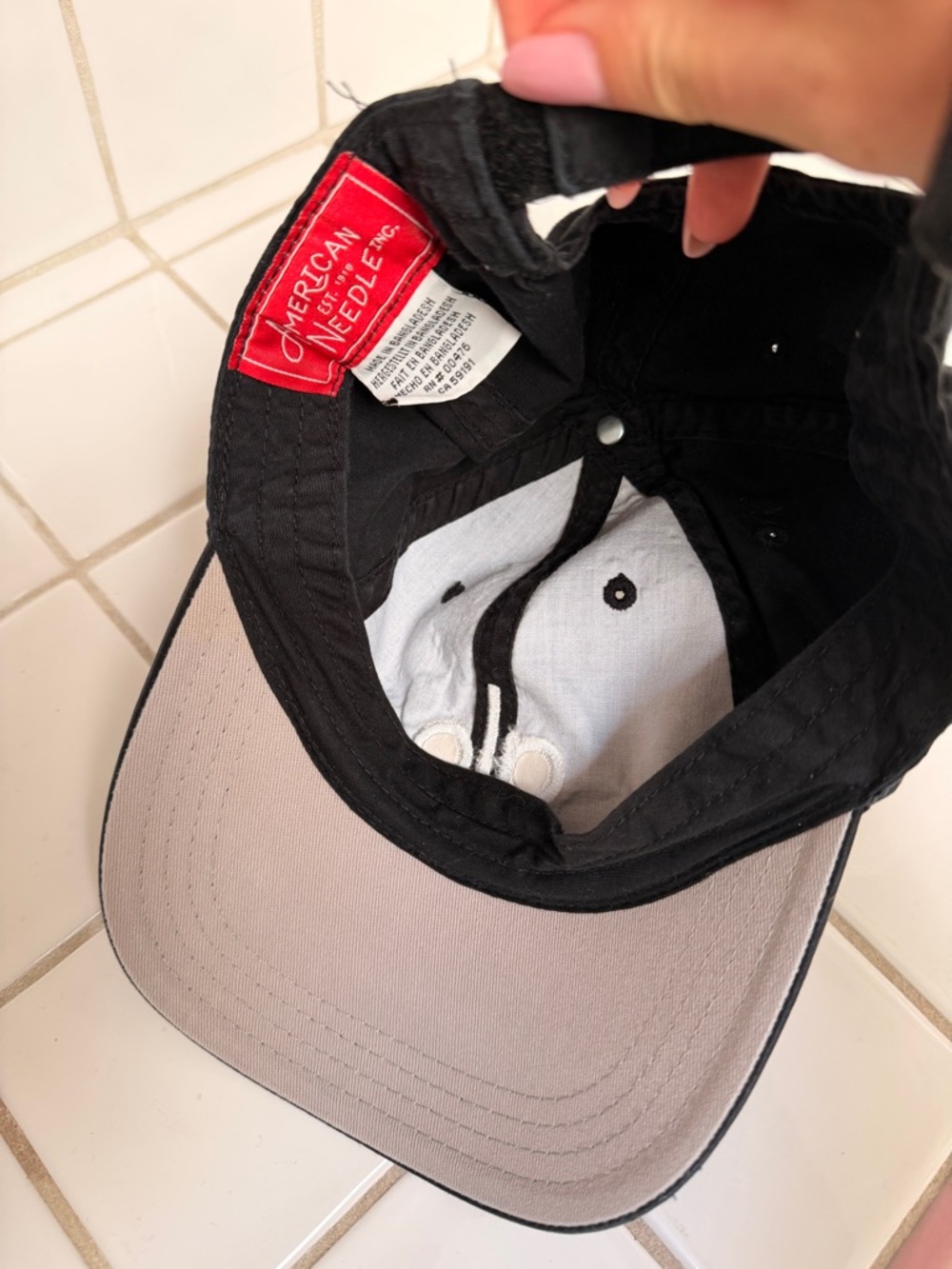 ALO Yoga Black Cap with White 'alo' Embroidery - Picture 3 of 3
